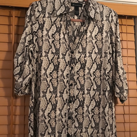 Really cute reptile print button up dress. INC. xl - Picture 3 of 6